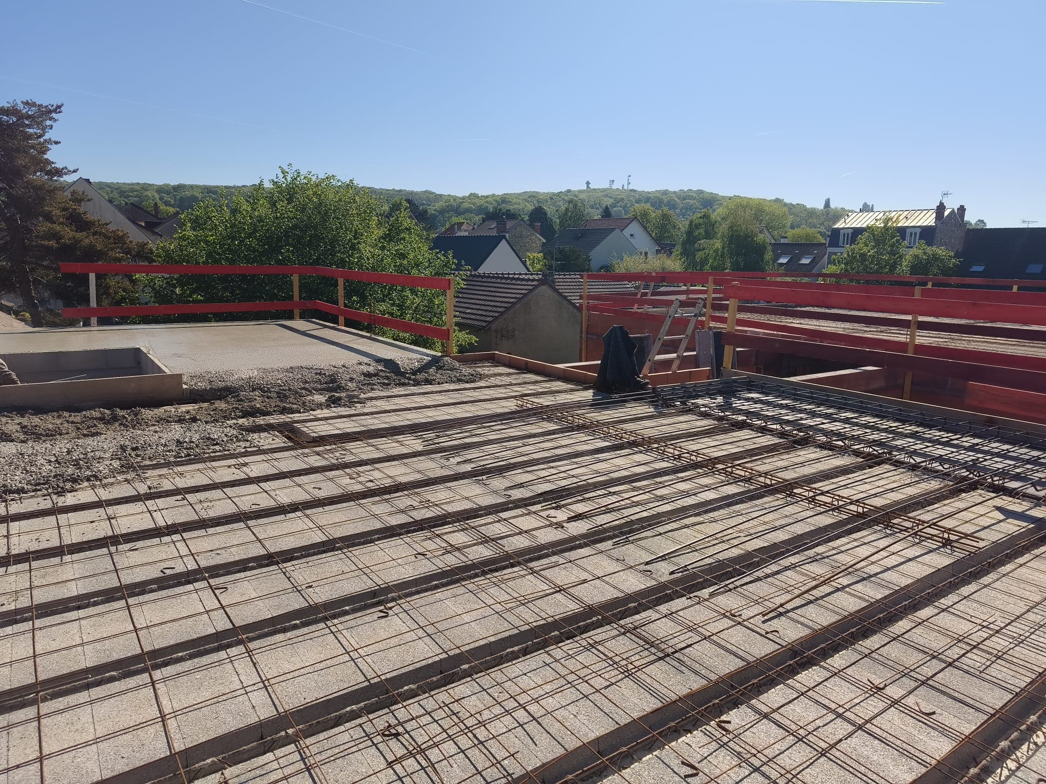Obra gruesa: losa de hormigón y estructura